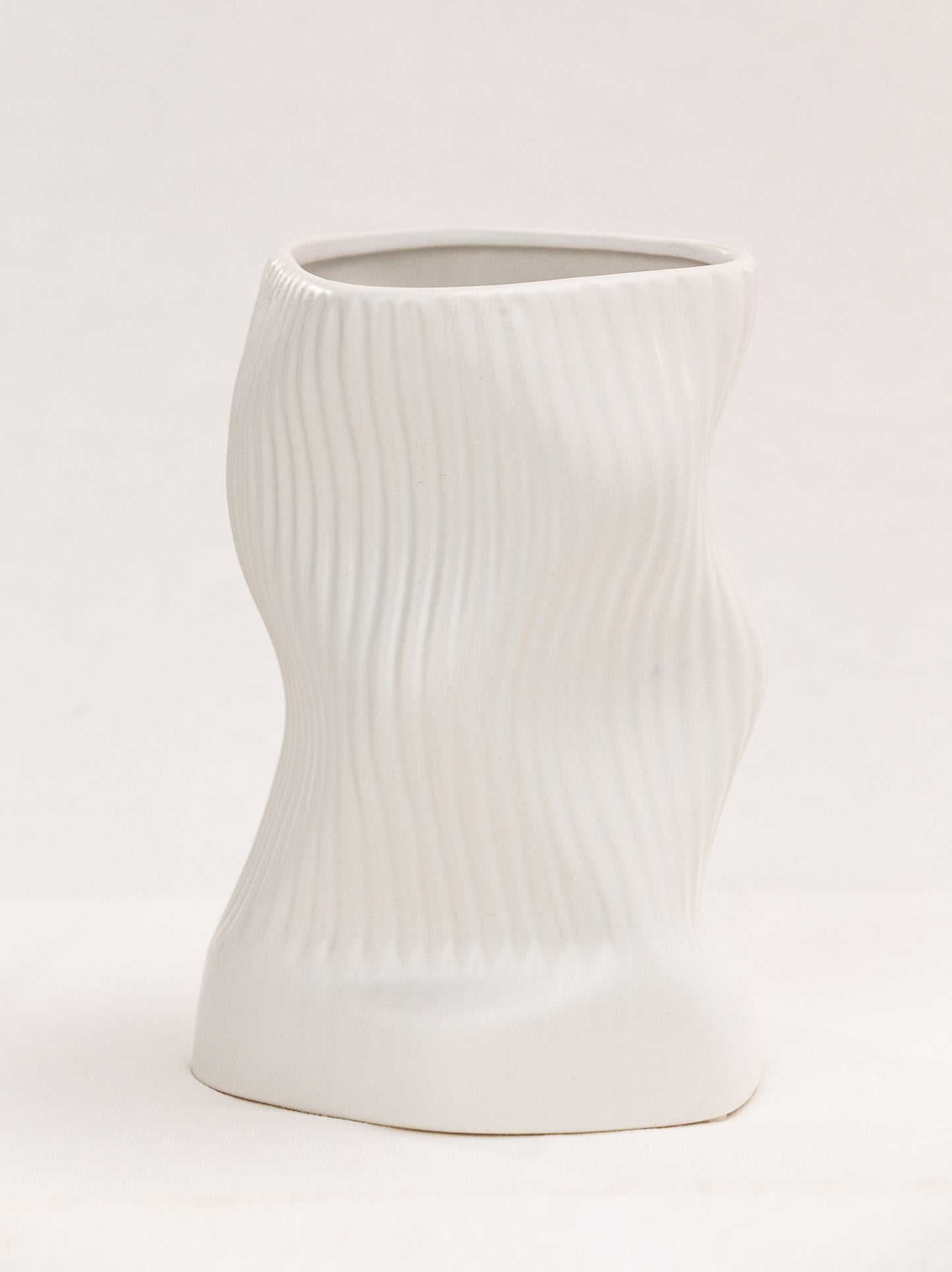 THE WAVY VASE