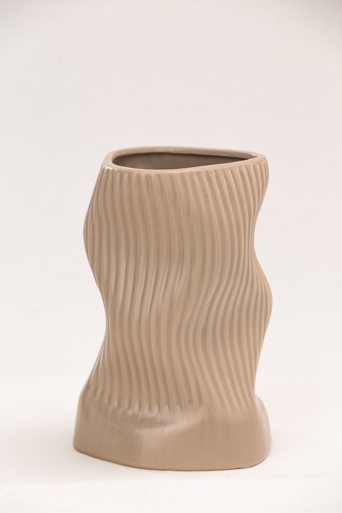 THE WAVY VASE