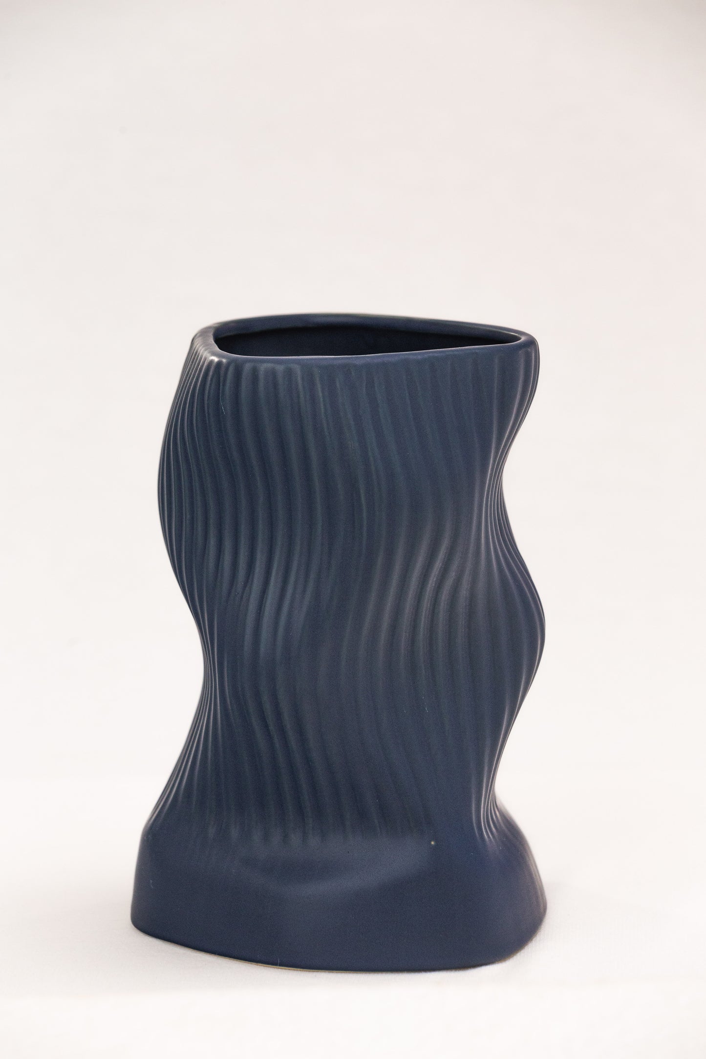 THE WAVY VASE