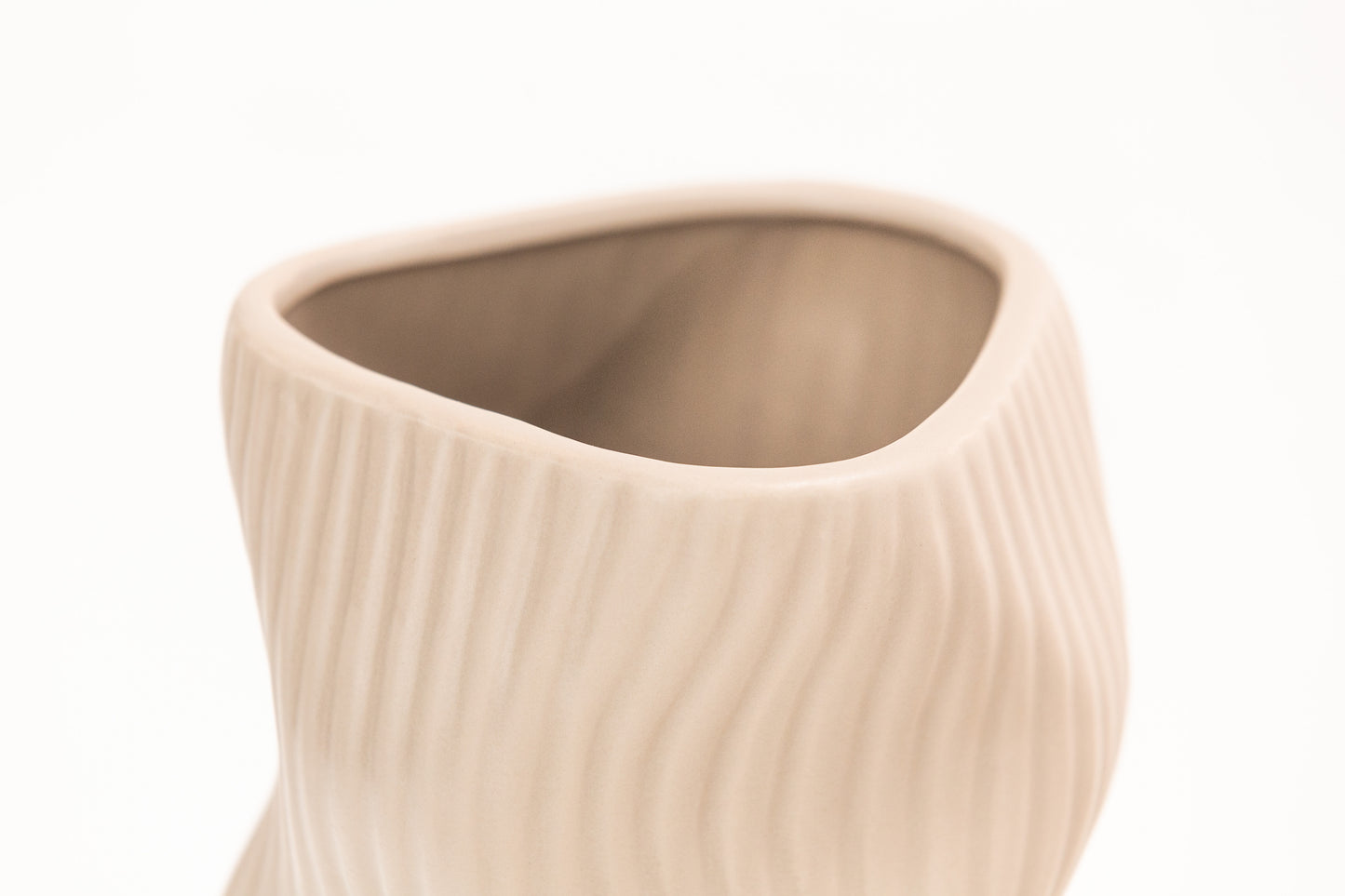 THE WAVY VASE