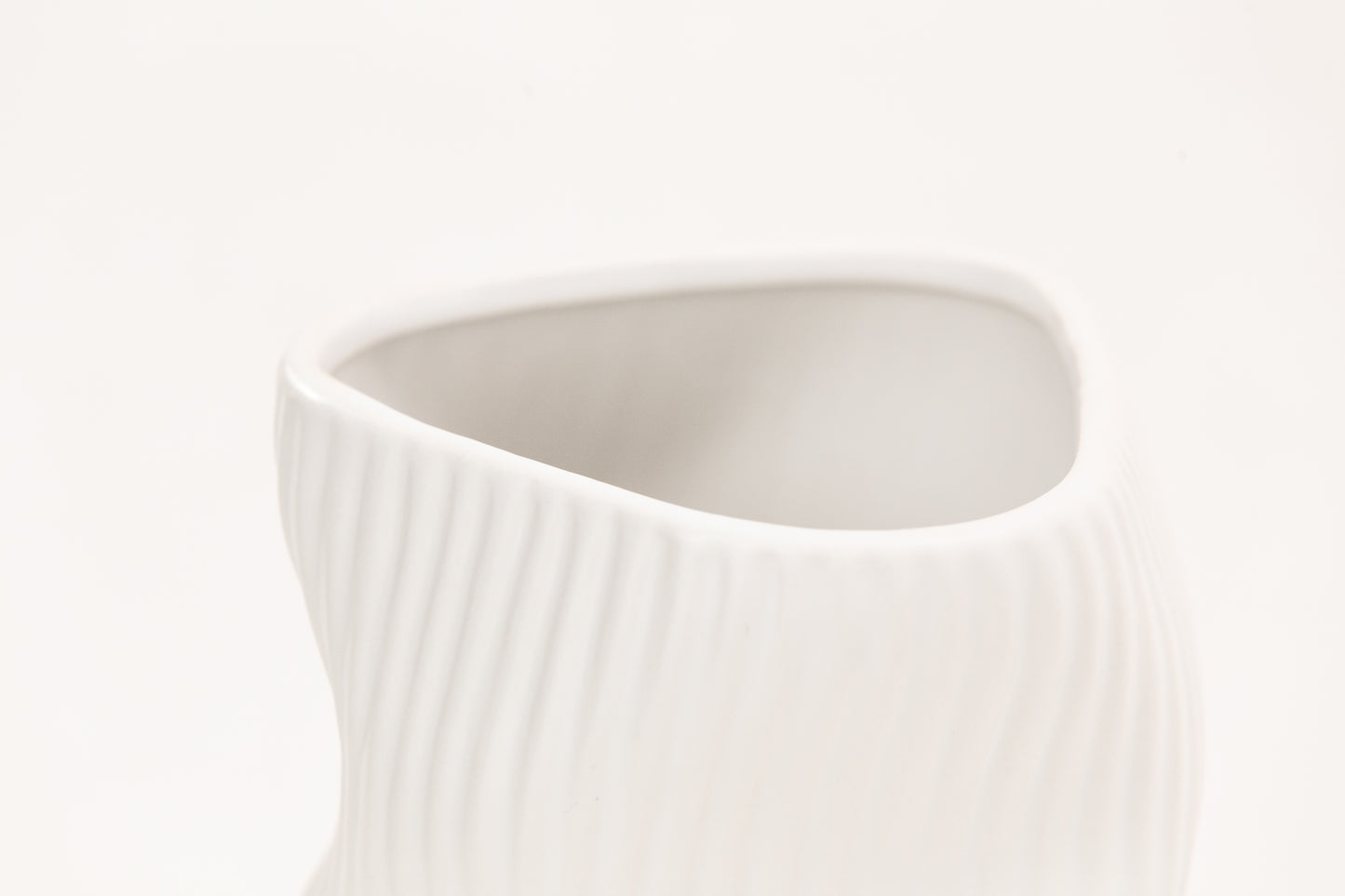 THE WAVY VASE