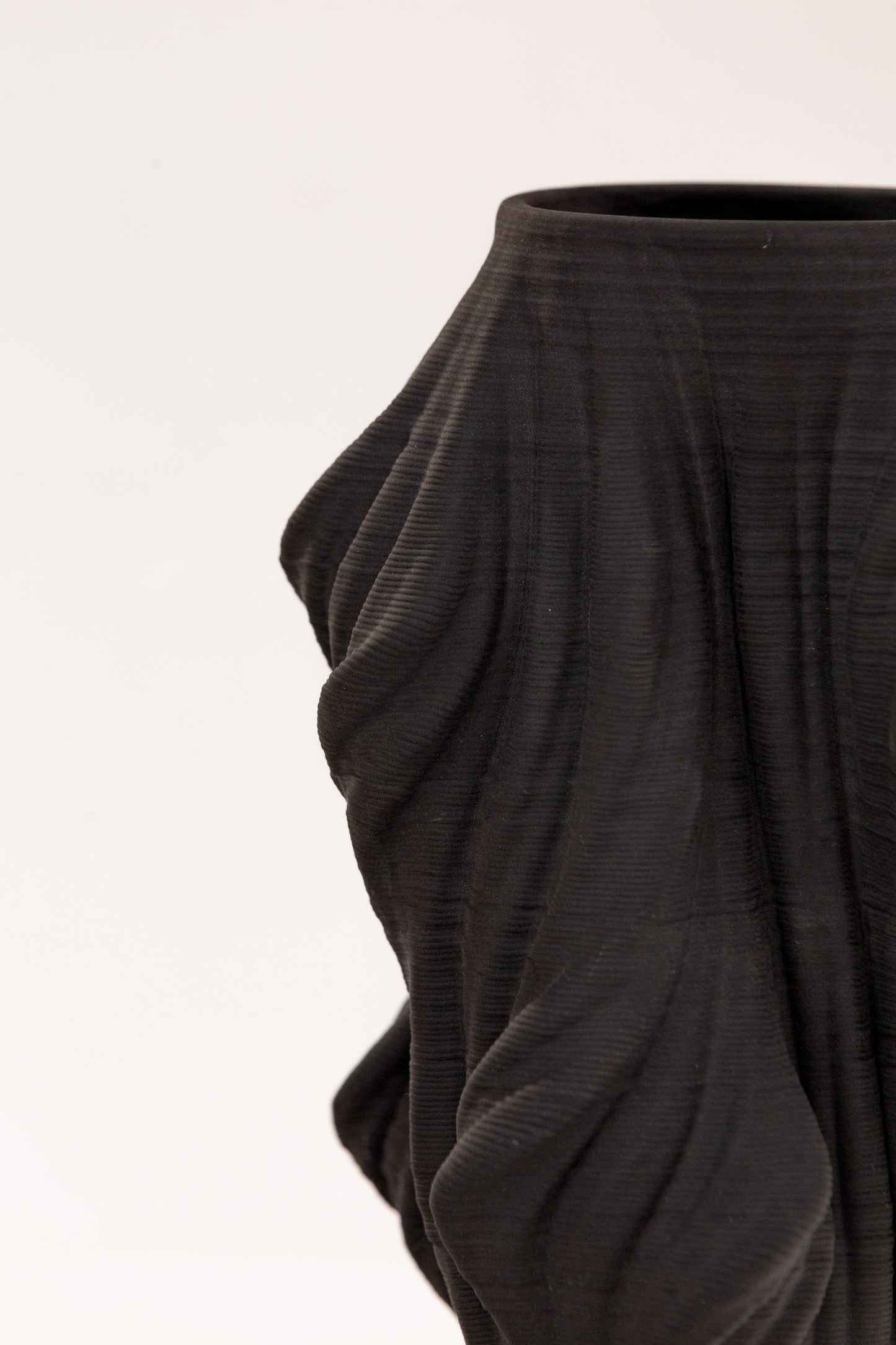 THE TWIRL VASE